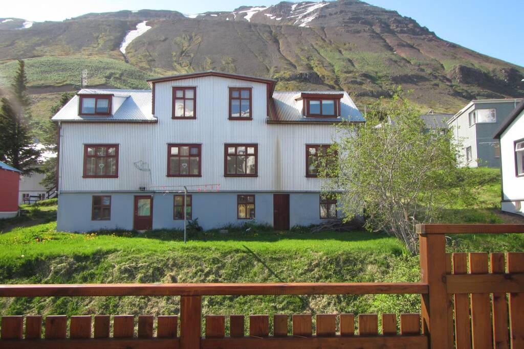 House With A Warm Soul In North Iceland Siglufjordur Экстерьер фото
